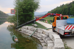 Beim-Wasser-pumpen